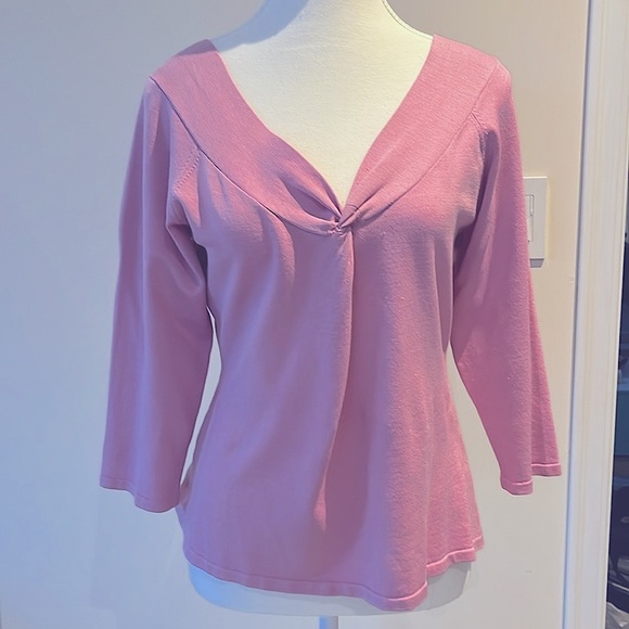 Soft silk 76% Off shoulder or on shoulder V neck top v neck in back also - Picture 1 of 4